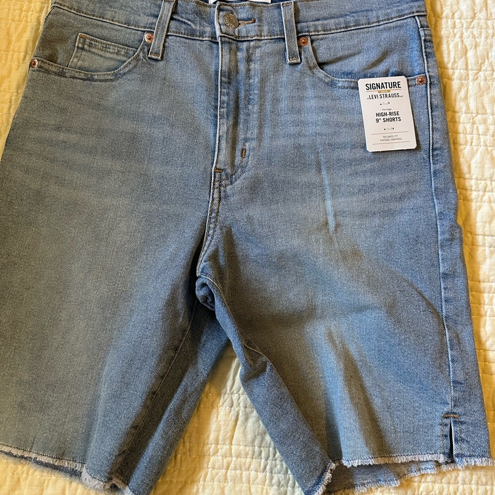 Levi’s Signature Wonen’s Blue Denim Shorts 28 NEW